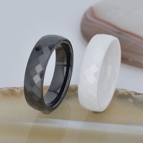 Keramik Ring facettiert schwarz oder weiß